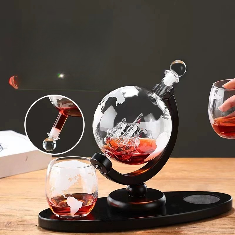 Decoratieve wijnkaraf in de vo - Decanter Globe Set recensie en prijs